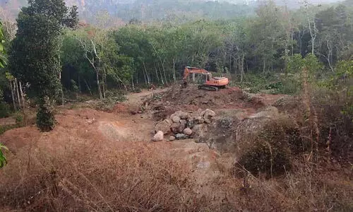 വെളിയം ചൂരക്കോട് റവന്യൂഭൂമി കയ്യേറി പാറഖനനത്തിന് നീക്കം