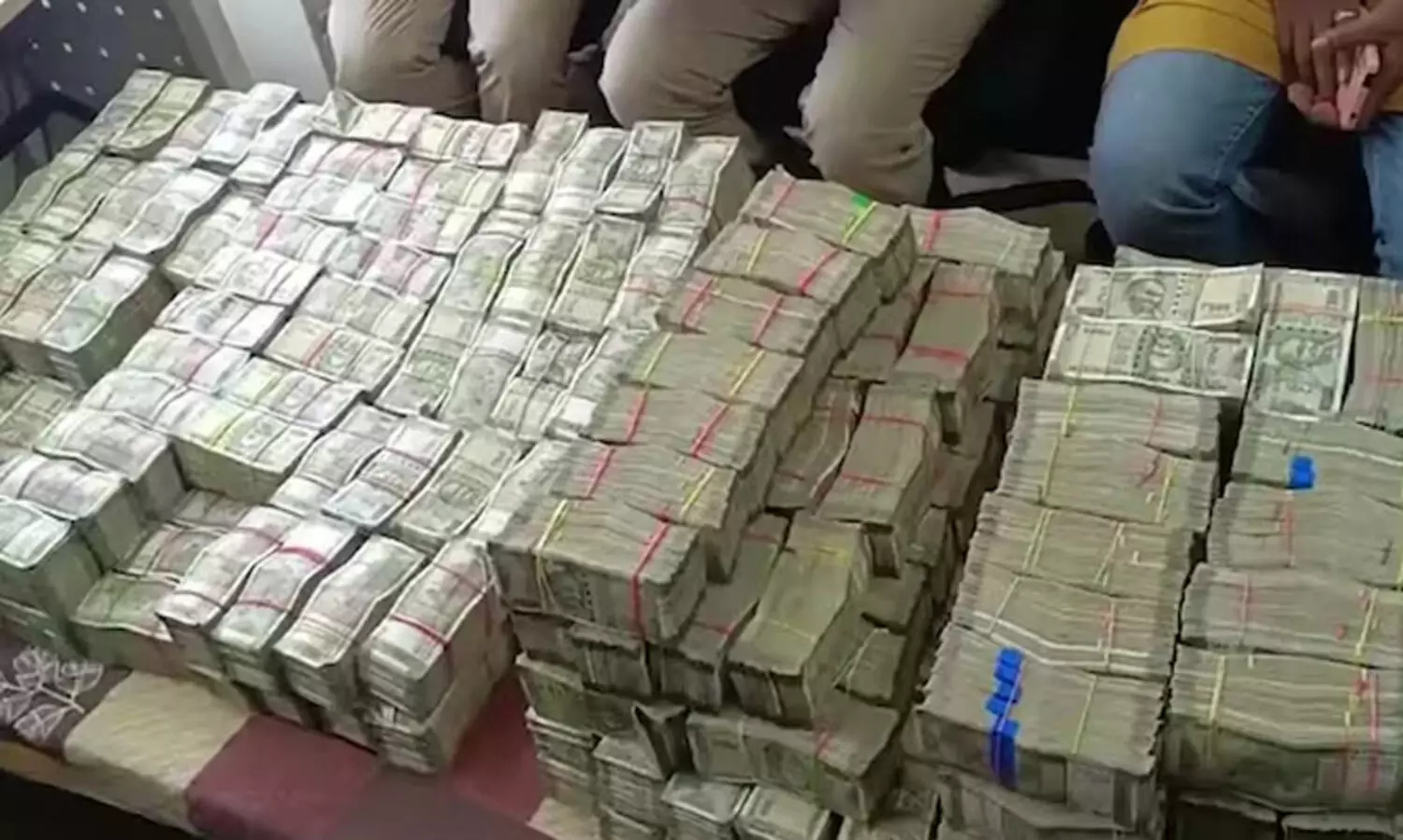 Rs 7 crore cash seized after vehicle meets with accident in Andhra Pradesh