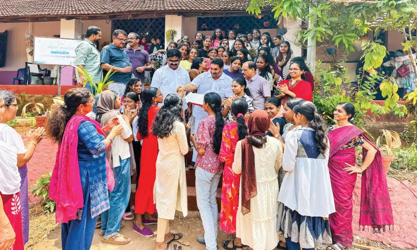 നൂറിന്റെ തിളക്കത്തിൽ പൊതു വിദ്യാലയങ്ങൾ