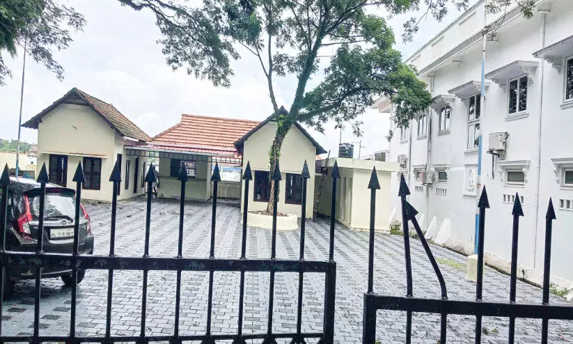 നവീകരണം പൂർത്തിയായിട്ട് എട്ടു മാസം, മട്ടാഞ്ചേരി ബോട്ട് ജെട്ടി എന്നുതുറക്കും?