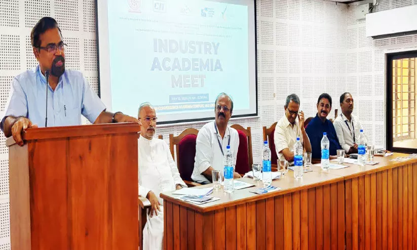 നാലുവര്‍ഷ ബിരുദം; വിദ്യാർഥികൾക്ക്​ വ്യവസായ സമൂഹത്തിന്‍റെ പിന്തുണ