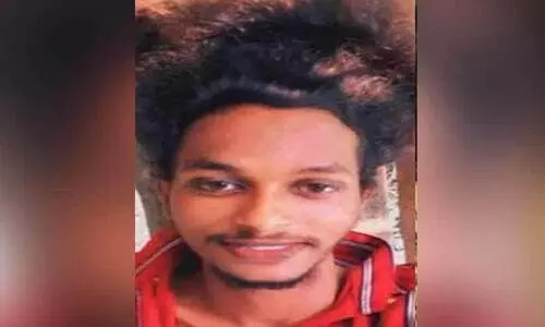 കരമന അഖിലിനെ കൊലപ്പെടുത്തിയത് ഇരുമ്പുവടികൊണ്ടും ഹോളോബ്രിക്സ് കൊണ്ടും തലയ്ക്കടിച്ച്: സി.സി.ടി.വി ദൃശ്യങ്ങൾ പുറത്ത്