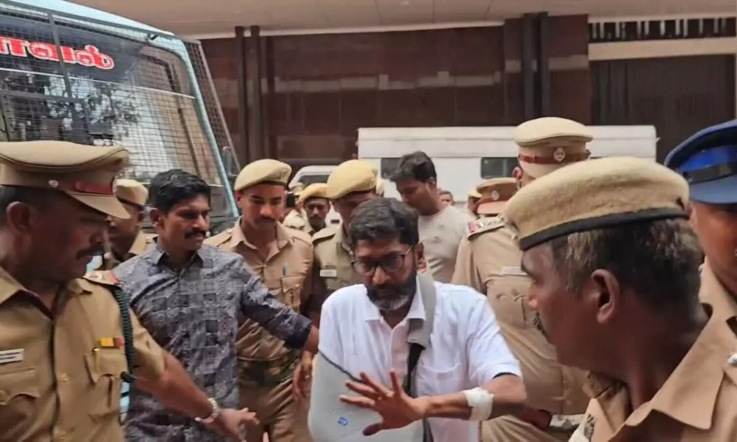 തമിഴ്നാട്ടിലെ പ്രമുഖ യൂട്യൂബർ സവുക്ക് ശങ്കറിനെതിരെ ഗുണ്ടാനിയമം ചുമത്തി