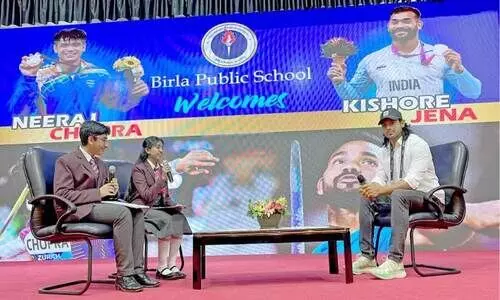 Neeraj Chopra talking to children