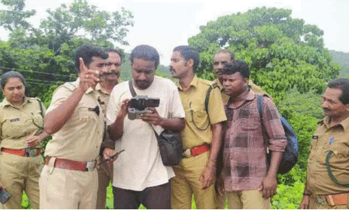 വ​നം​വ​കു​പ്പ് ഡ്രോ​ണ്‍ നി​രീ​ക്ഷ​ണം ന​ട​ത്തു​ന്നു
