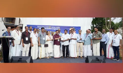 നാടിന്റെ ആദരം ഏറ്റുവാങ്ങി എ.കെ മൊയ്തീൻ മാസ്റ്റർ നാടിന്റെ ആദരം ഏറ്റുവാങ്ങി എ.കെ മൊയ്തീൻ മാസ്റ്റർ