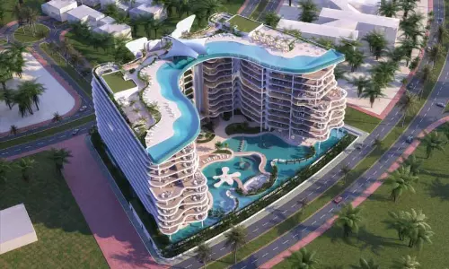 റെ​ക്കോ​ർ​ഡി​ടാ​ൻ​ മേ​ല്‍ക്കൂ​ര​യി​ലെ ബീ​ച്ച്