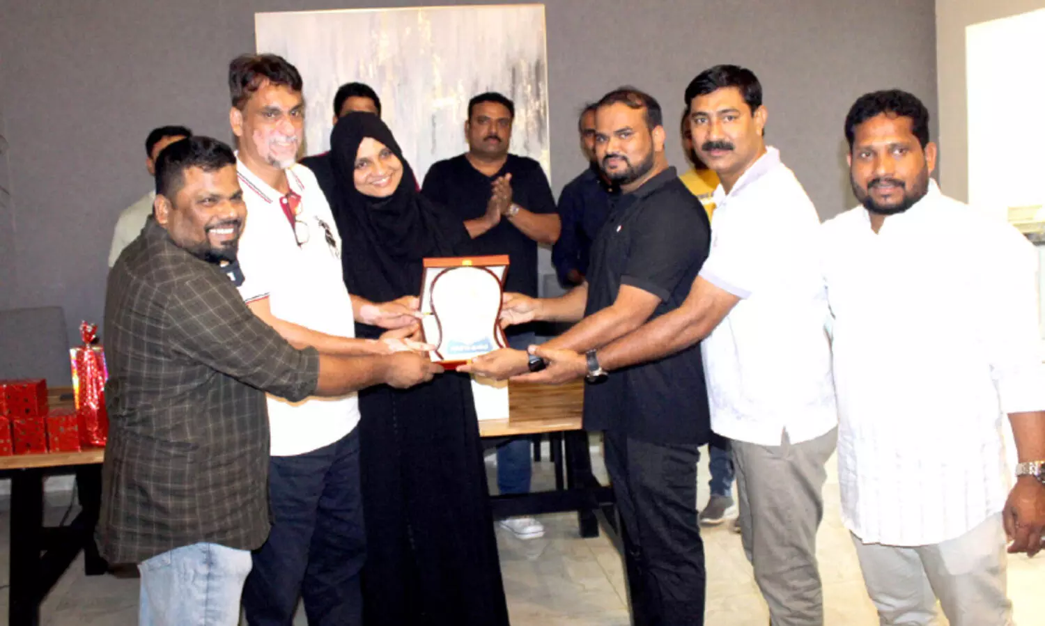 മ​സ്ക​ത്ത്​ കെ.​എം.​സി.​സി സ്ഥാ​പ​ക നേ​താ​വി​നെ അ​നു​മോ​ദി​ച്ചു