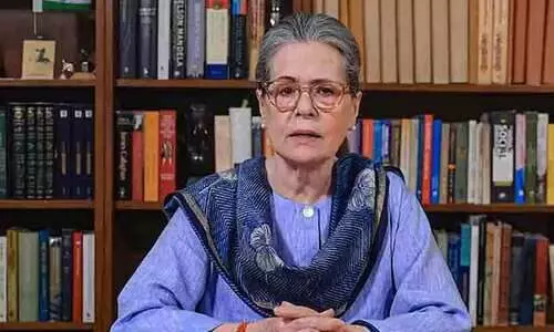 Women from poor families will be given Rs 1 lakh per year - Sonia Gandhi Women from poor families will be given Rs 1 lakh per year - Sonia Gandhi