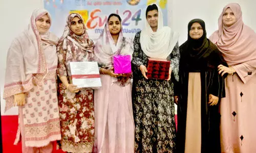 ക്വി​സ് മ​ത്സ​ര​വി​ജ​യി​ക​ൾ​ക്ക് സ​മ്മാ​നം ന​ൽ​കി