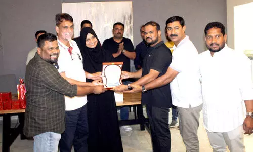 മ​സ്ക​ത്ത്​ കെ.​എം.​സി.​സി സ്ഥാ​പ​ക നേ​താ​വി​നെ അ​നു​മോ​ദി​ച്ചു