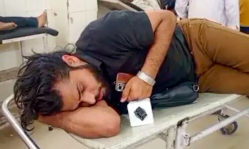 അ​മി​ത് ഷാ​യു​ടെ റാ​ലി​ക്കി​ടെ മാ​ധ്യ​മ​പ്ര​വ​ർ​ത്ത​ക​ന് മ​ർ​ദ​നം