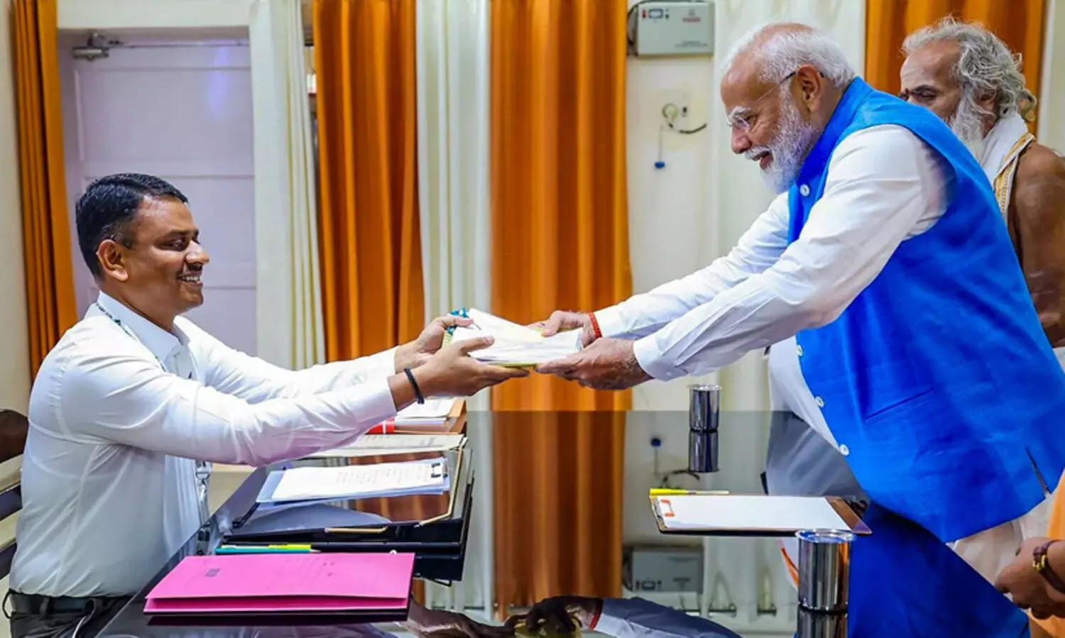 മോദിക്ക് 3.02 കോടിയുടെ ആസ്തി; സ്വന്തമായി വീടോ, ഭൂമിയോ, കാറോ ഇല്ല; കൈയിൽ പണമായി 52,920 രൂപ