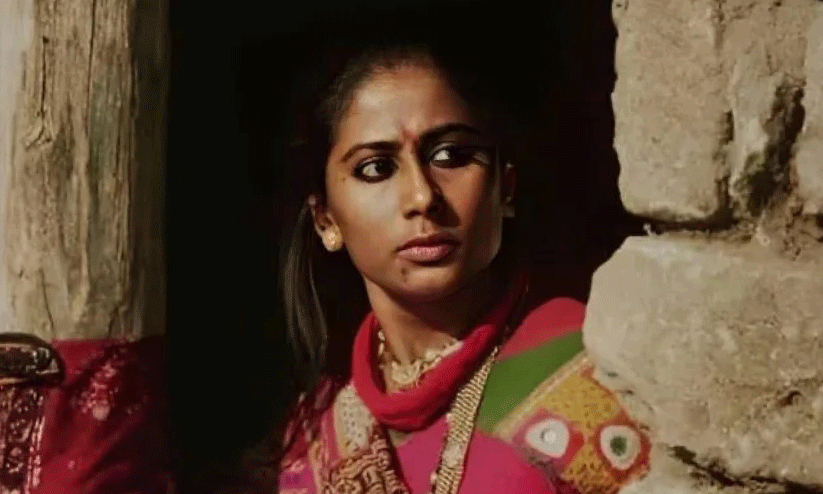 സ്മിത പാട്ടീൽ  ‘മന്ധനി’ൽ