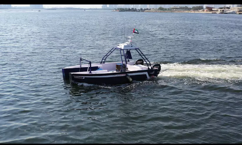 ജ​ലാ​ശ​യ​ങ്ങ​ളി​ലെ മാ​ലി​ന്യം പെ​റു​ക്കാ​ൻ മ​റൈ​ൻ സ്ക്രാ​പ​ർ: പു​തി​യ സം​വി​ധാ​ന​വു​മാ​യി ദു​ബൈ മു​നി​സി​പ്പാ​ലി​റ്റി