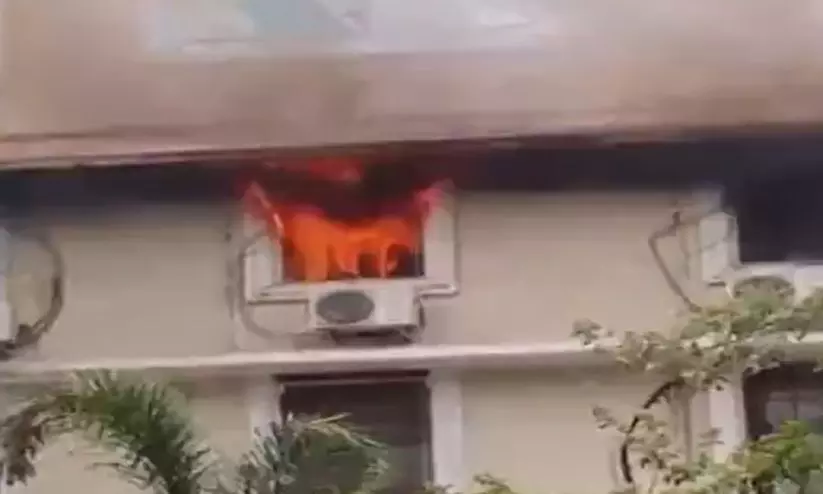 ഡൽഹി ആദായ നികുതി ഓഫീസ് കെട്ടിടത്തിൽ വൻ തീപിടുത്തം; ഒരാൾക്ക് പരിക്ക് ഡൽഹി ആദായ നികുതി ഓഫീസ് കെട്ടിടത്തിൽ വൻ തീപിടുത്തം; ഒരാൾക്ക് പരിക്ക്