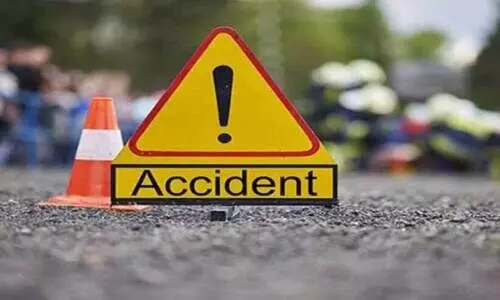 വാ​ഹ​നം മ​റി​ഞ്ഞ് ഒ​രാ​ൾ മ​രി​ച്ചു