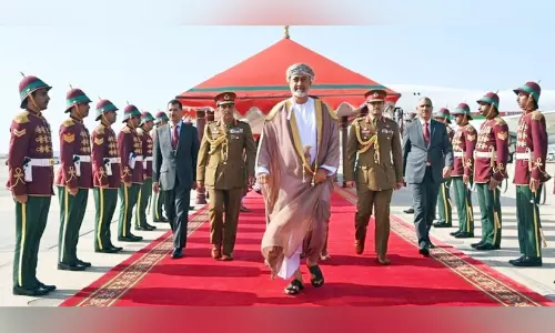 സ​ഹ​ക​ര​ണ​ങ്ങ​ൾ ഊ​ട്ടി​യു​റ​പ്പി​ച്ച്​ സു​ൽ​ത്താ​ൻ കു​വൈ​ത്തി​ൽ​നി​ന്ന്​ തി​രി​ച്ചെ​ത്തി