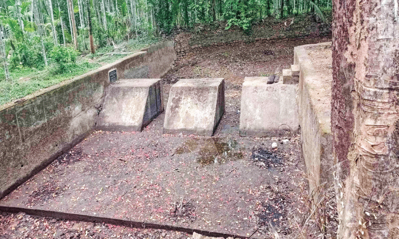 കുടിനീരിന് കാത്തിരിപ്പ്; രണ്ട് കുടുംബങ്ങൾ താമസം മാറി കുടിനീരിന് കാത്തിരിപ്പ്; രണ്ട് കുടുംബങ്ങൾ താമസം മാറി