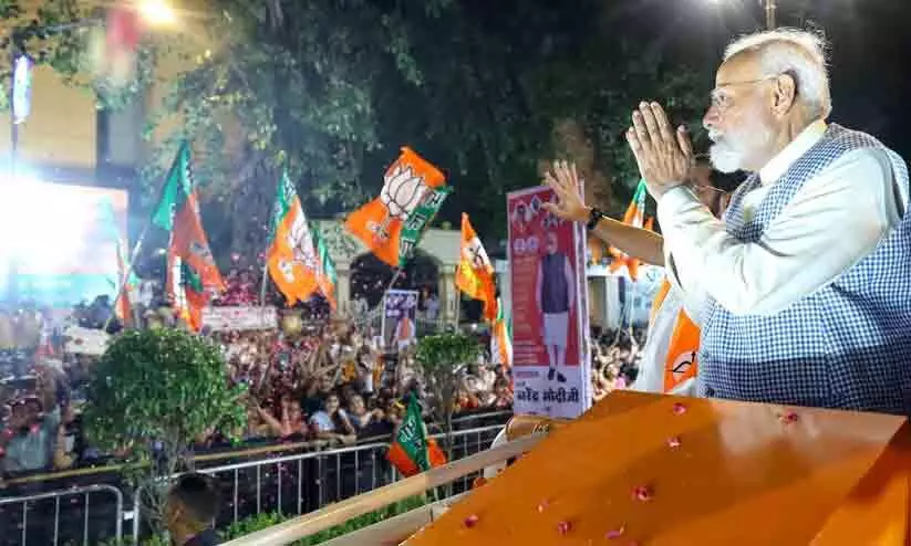 മെട്രോ സർവീസ് റദ്ദാക്കി, റോഡുകൾ അടച്ചു; മുംബൈയിൽ ജനത്തെ വലച്ച് പ്രധാനമന്ത്രിയുടെ റോഡ് ഷോ മെട്രോ സർവീസ് റദ്ദാക്കി, റോഡുകൾ അടച്ചു; മുംബൈയിൽ ജനത്തെ വലച്ച് പ്രധാനമന്ത്രിയുടെ റോഡ് ഷോ