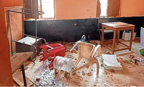 തെ​ര​ഞ്ഞെ​ടു​പ്പ് ബ​ഹി​ഷ്ക​ര​ണം; ഗ്രാ​മ​വാ​സി​ക​ൾ​ക്ക് ഉ​റ​പ്പു​ന​ൽ​കി ചാ​മ​രാ​ജ്ന​​ഗ​ർ ജി​ല്ല ഭ​ര​ണ​കൂ​ടം