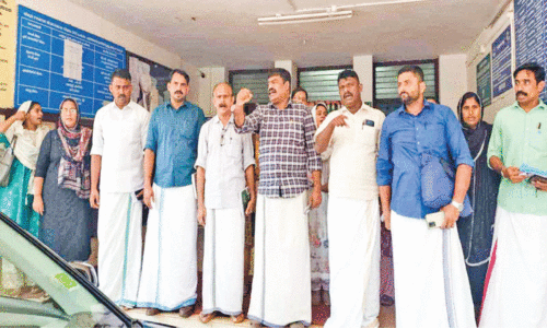 മ​ഴ​ക്കാ​ല പൂ​ർ​വ ശു​ചീ​ക​ര​ണം അ​വ​താ​ള​ത്തി​ലെ​ന്ന്; തിരൂർ നഗരസഭ കൗൺസിൽ യോഗം ബഹിഷ്കരിച്ച് പ്രതിപക്ഷം