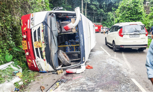 ശബരിമല തീർഥാടകരുടെ വാഹനം മറിഞ്ഞ്​ മൂന്നുവയസ്സുകാരൻ മരിച്ചു