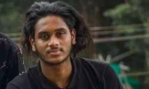 നിർത്തിയിട്ട ട്രാവലർ മുന്നോട്ടുനീങ്ങി; അടിയില്പെട്ട് ഡ്രൈവർക്ക് ദാരുണാന്ത്യം നിർത്തിയിട്ട ട്രാവലർ മുന്നോട്ടുനീങ്ങി; അടിയില്പെട്ട് ഡ്രൈവർക്ക് ദാരുണാന്ത്യം