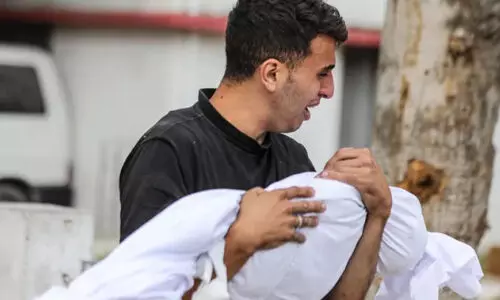 വീടിനും ആംബുലൻസിനും മേൽ ബോംബിട്ട് ഇസ്രായേൽ; സൗഹൃദ വെടിയിൽ അഞ്ച് സൈനികർ കൊല്ലപ്പെട്ടു