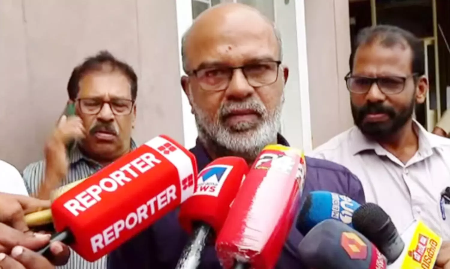 തന്‍റെ സ്ത്രീവിരുദ്ധ പരാമർശം രാഷ്ട്രീയപരമായി തെറ്റ്, നിയമപരമായി തെറ്റല്ല -കെ.എസ്. ഹരിഹരൻ