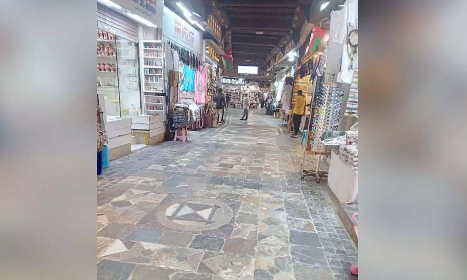 ചൂ​ട്​ ഉ​യ​രു​ന്നു: ആ​ളൊ​ഴി​ഞ്ഞ്​ സൂ​ഖു​ക​ൾ