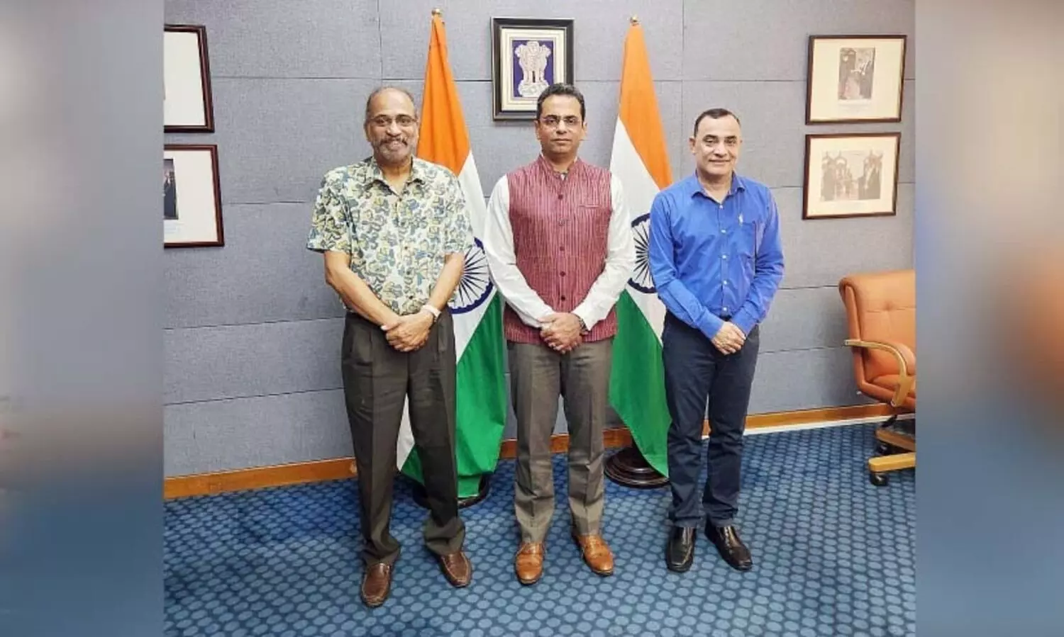 എ​ൻ.​ആ​ർ.​ഐ ക​മീ​ഷ​ൻ അം​ഗം ഇ​ന്ത്യ​ൻ അം​ബാ​സ​ഡ​റു​മാ​യി കൂ​ടി​ക്കാ​ഴ്ച ന​ട​ത്തി