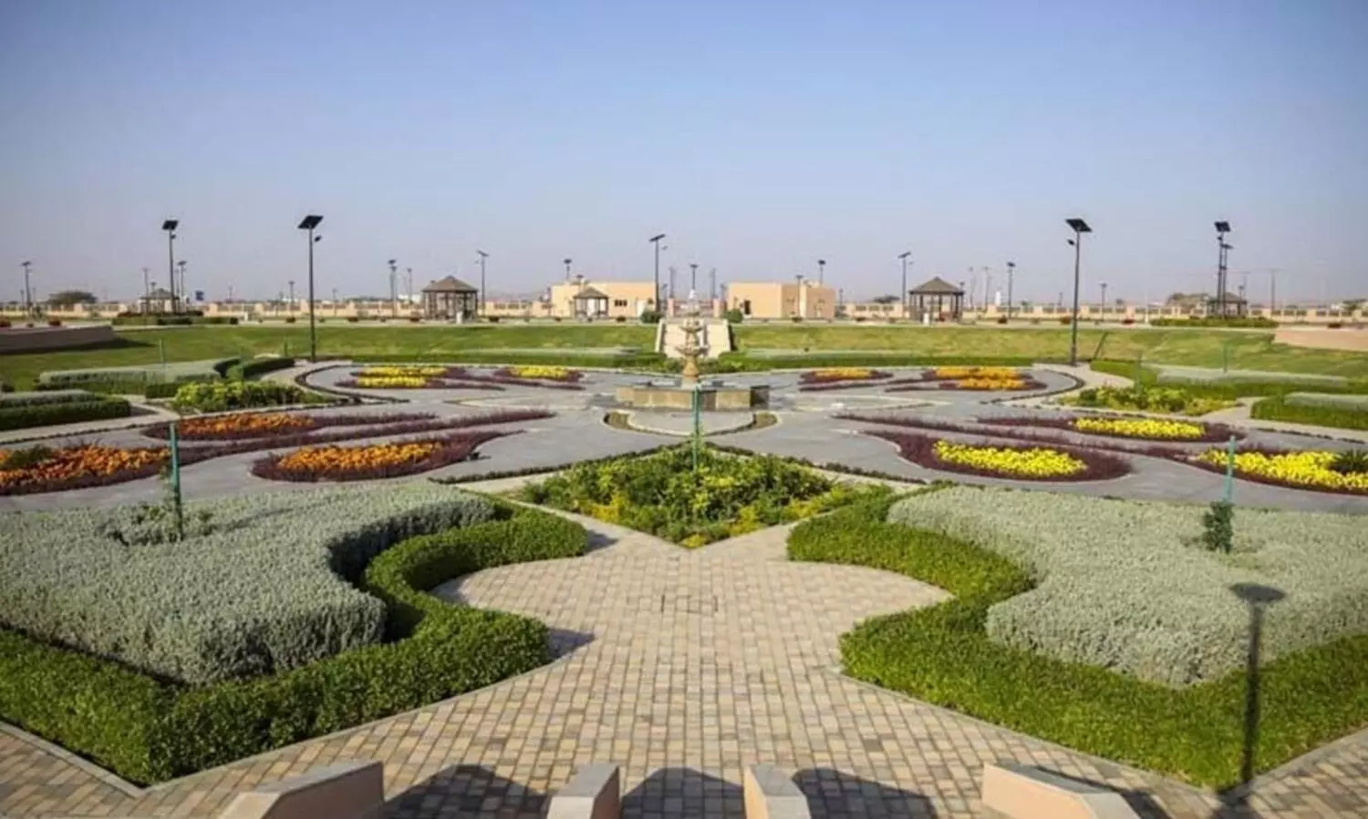 പു​തി​യ പാ​ർ​ക്കു​ക​ൾ നി​ർ​മി​ക്കു​ന്നു