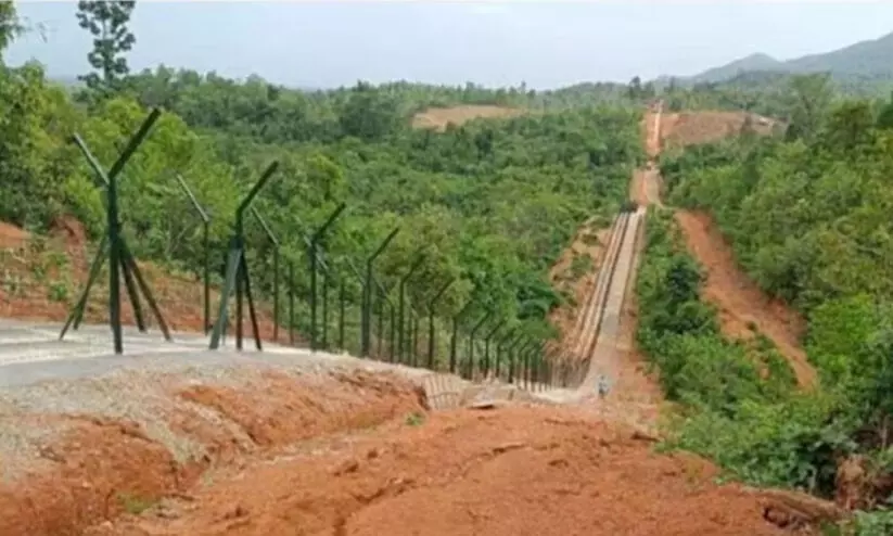 മ്യാൻമറുമായുള്ള അതിർത്തിയിൽ വേലി നിർമിക്കുന്നതിനെതിരെ മണിപ്പൂരിൽ പ്രതിഷേധ റാലി