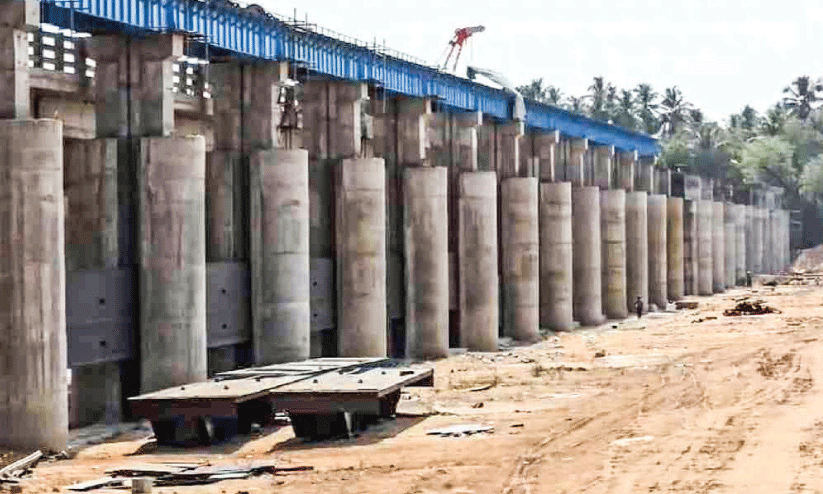 കാ​ങ്ക​പ്പു​ഴ റെ​ഗു​ലേ​റ്റ​ർ കം ​ബ്രി​ഡ്ജ്