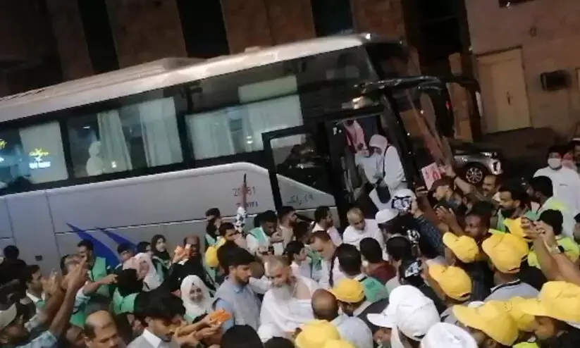 ജിദ്ദ വിമാനത്താവളം വഴി ഇന്ത്യൻ ഹാജിമാരുടെ വരവ് ആരംഭിച്ചു ജിദ്ദ വിമാനത്താവളം വഴി ഇന്ത്യൻ ഹാജിമാരുടെ വരവ് ആരംഭിച്ചു