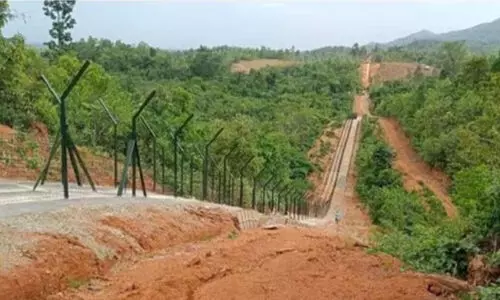 മ്യാൻമറുമായുള്ള അതിർത്തിയിൽ വേലി നിർമിക്കുന്നതിനെതിരെ മണിപ്പൂരിൽ പ്രതിഷേധ റാലി