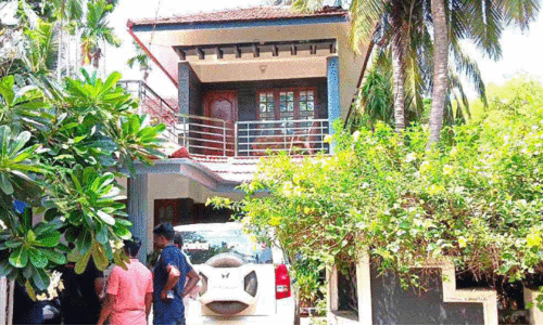 Robbery: Gold and cash lost