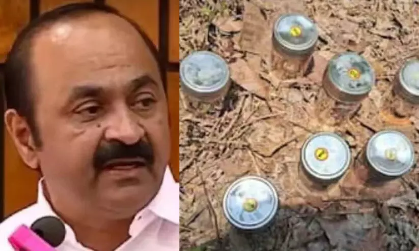 രണ്ട് ക്രിമിനലുകൾക്ക് രക്തസാക്ഷി മണ്ഡപം: സി.പി.എം പൊതുസമൂഹത്തെ വെല്ലുവിളിക്കുകയാണെന്ന് വി.ഡി. സതീശൻ രണ്ട് ക്രിമിനലുകൾക്ക് രക്തസാക്ഷി മണ്ഡപം: സി.പി.എം പൊതുസമൂഹത്തെ വെല്ലുവിളിക്കുകയാണെന്ന് വി.ഡി. സതീശൻ