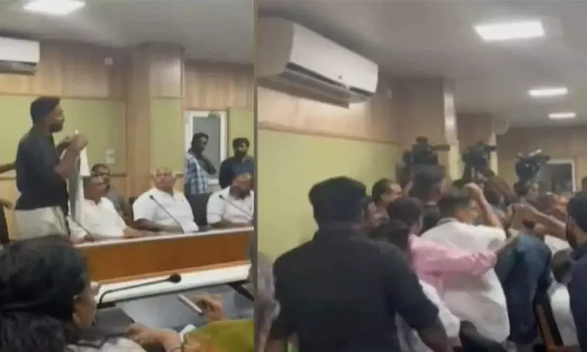 Protest at meeting called by Education Minister; MSF raised the plus one seat crisis in Malabar Protest at meeting called by Education Minister; MSF raised the plus one seat crisis in Malabar