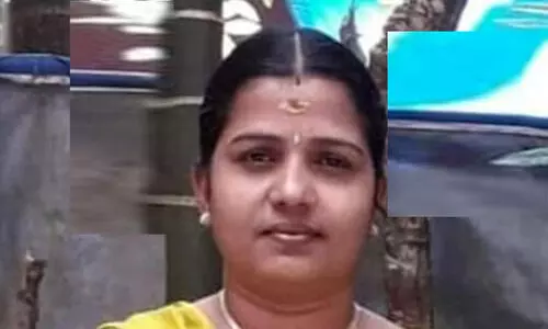 നടുറോഡിൽ ഭർത്താവ് ഭാര്യയെ കുത്തിക്കൊന്നു