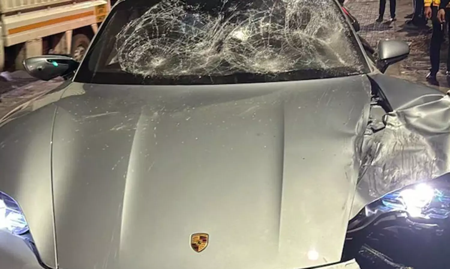 17കാരൻ ഓടിച്ച പോർഷെ കാർ ഇടിച്ച് രണ്ടുപേർ മരിച്ചു