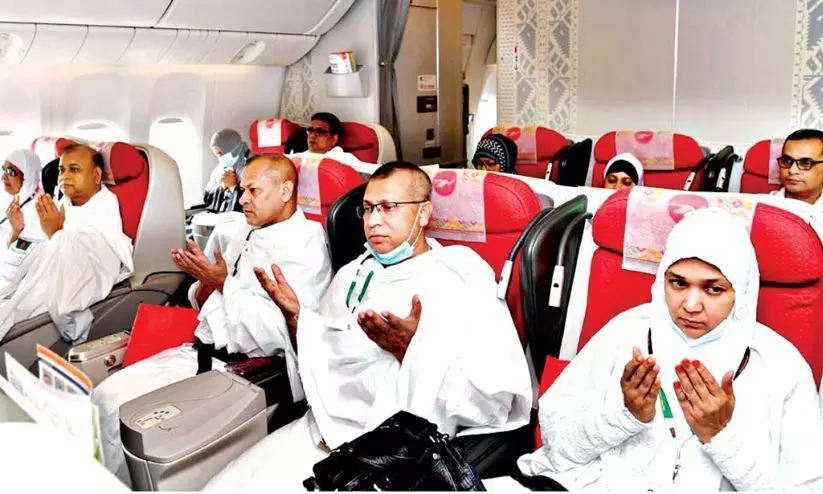 ഹജ്ജ് കമ്മിറ്റിക്ക് കീഴിൽ കേരളത്തിൽ നിന്നുള്ള ആദ്യ തീർത്ഥാടക സംഘം ചൊവ്വാഴ്ച്ച മക്കയിലെത്തും ഹജ്ജ് കമ്മിറ്റിക്ക് കീഴിൽ കേരളത്തിൽ നിന്നുള്ള ആദ്യ തീർത്ഥാടക സംഘം ചൊവ്വാഴ്ച്ച മക്കയിലെത്തും