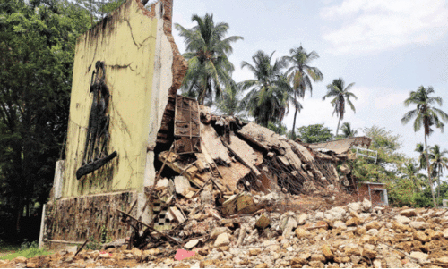 ബാ​ല​കൃ​ഷ്ണ തി​യ​റ്റ​ര്‍ പൊ​ളി​ക്കു​ന്നു