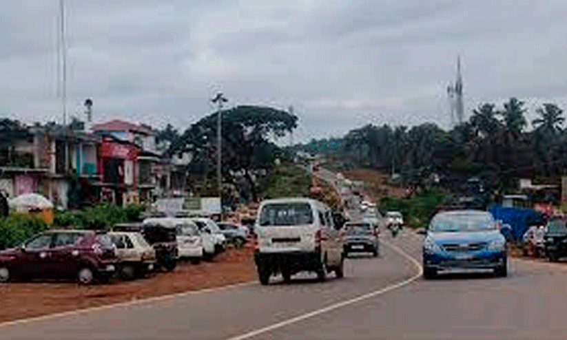 ര​ണ്ട​ത്താ​ണി ക​ട​ക്കാ​ൻ  ക​ഴി​യാ​തെ നാ​ട്ടു​കാ​ർ