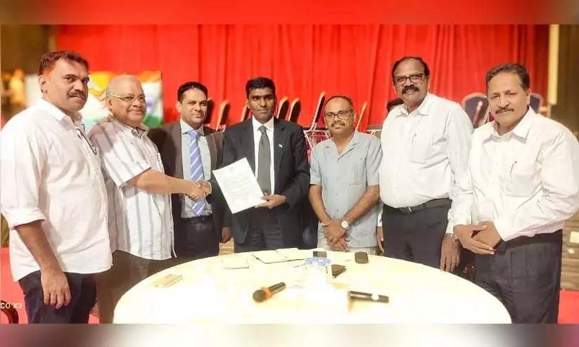 കോ​ൺ​സ​ൽ ജ​ന​റ​ലു​മാ​യി ച​ർ​ച്ച ന​ട​ത്തി ഷാ​ർ​ജ കെ.​എം.​സി.​സി