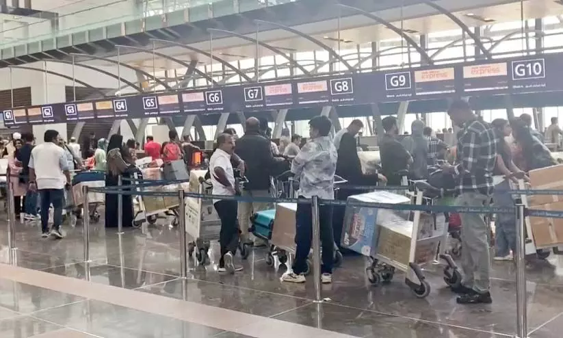 താളംതെറ്റി എയര് ഇന്ത്യ എക്സ്പ്രസ് സർവിസ്: യാത്ര അനിശ്ചിതത്വം തുടരുന്നു താളംതെറ്റി എയര് ഇന്ത്യ എക്സ്പ്രസ് സർവിസ്: യാത്ര അനിശ്ചിതത്വം തുടരുന്നു