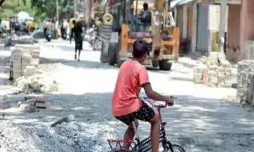 ന​ഗ​ര പാ​ത​ക​ൾ ന​ര​ക​തു​ല്യം