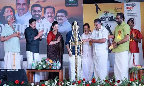 അമ്പലപ്പുഴ കുടുംബ വേദി സ്​നേഹവീടുകളുടെ താ​ക്കോൽ കൈമാറി