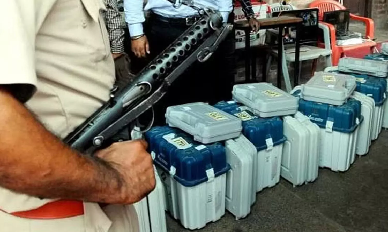 സ്ട്രോ​ങ് റൂം ​സു​ര​ക്ഷ​യി​ൽ ആ​ശ​ങ്ക; വീ​ഴ്ച​യു​ണ്ടാ​യെ​ന്ന് പരാതി